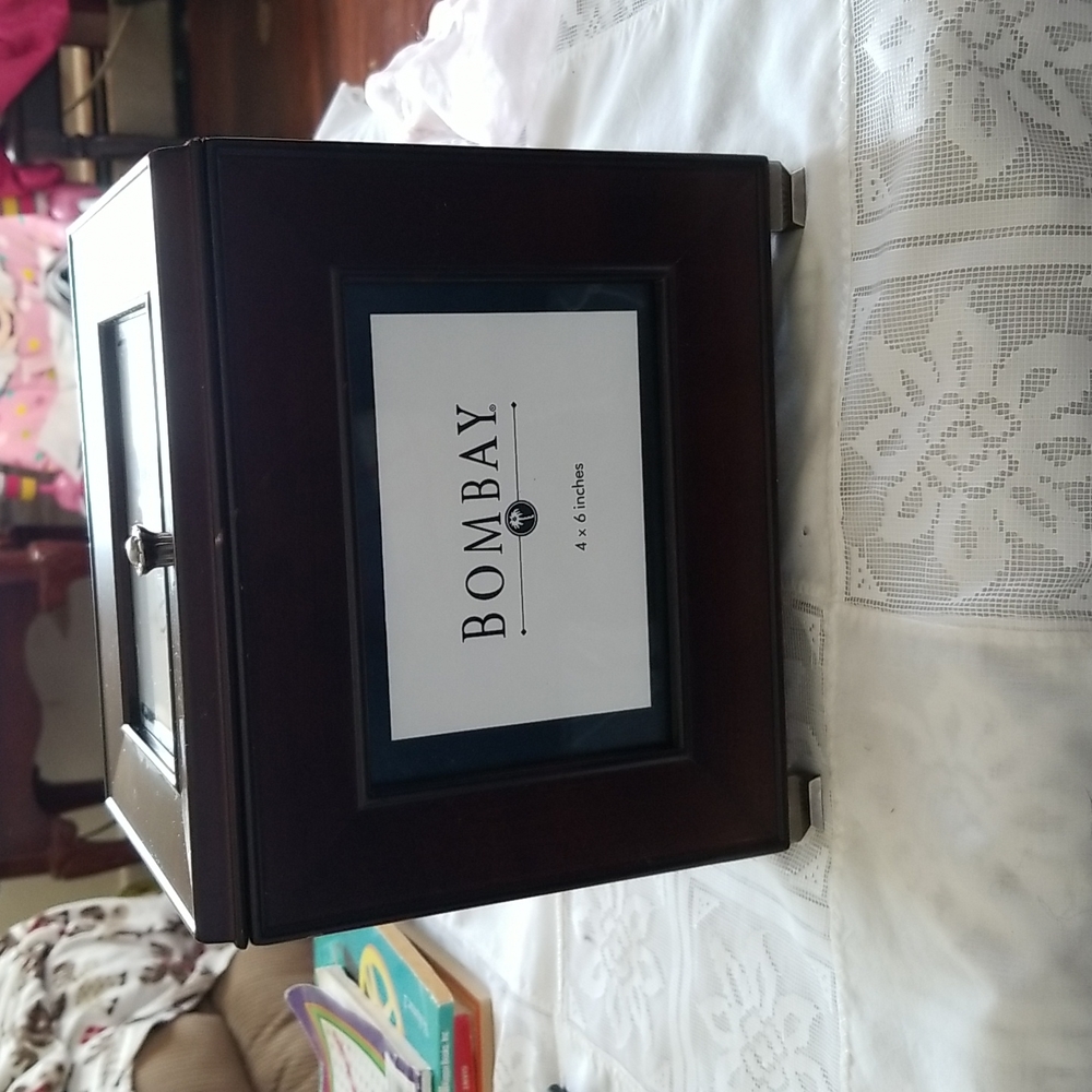 Bombay Photo Box